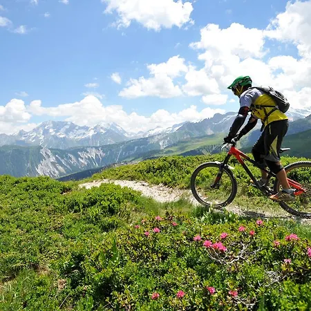 Un Ete A * Courchevel
